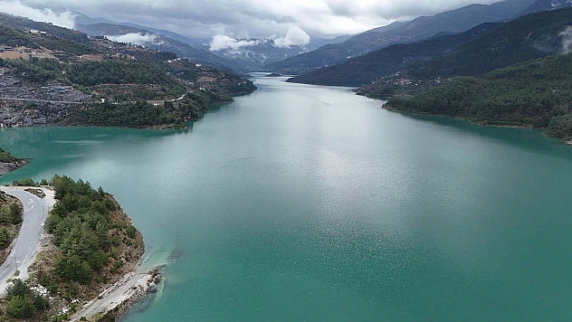 Tam doluluğa ulaşan Dim Barajı'ndan su tahliyesi yapıldı