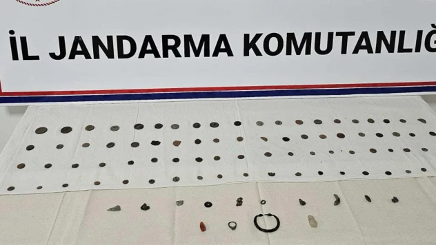 Tarihi eser niteliğinde 80 sikke ile 14 obje ele geçirildi