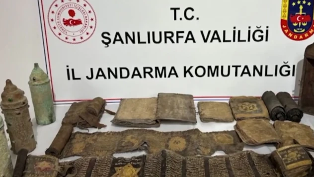 Tarihi eser olan 11 kitabe ve 4 heykel ele geçirildi