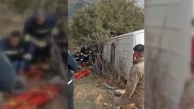 Tarım işçilerini taşıyan minibüs devrildi!