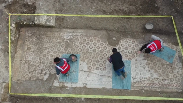 Temel kazısında Geç Antik Çağ'a ait mozaik bulundu