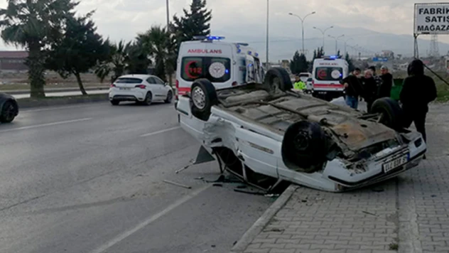 Ters dönen otomobilden sağ çıktılar