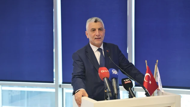 Ticaret Bakanı Bolat, Azerbaycan'da gazetecilere değerlendirmelerde bulundu