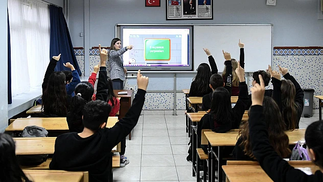 TİKAV'dan depremzede üniversite öğrencilerine burs desteği