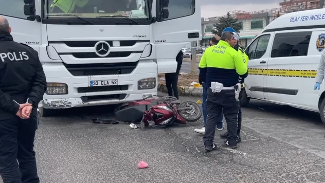 Tır ile çarpışan motosikletin sürücüsü hayatını kaybetti