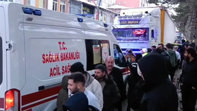 Tırın altında kalan kişi feci şekilde can verdi