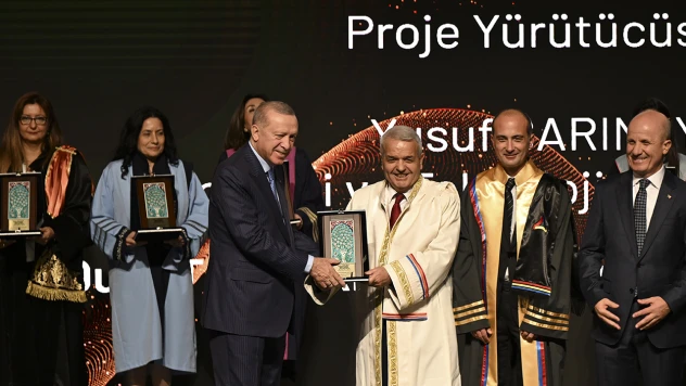 TOBB ETÜ'ye dijital dönüşüm ve büyük veri çalışmaları ödülü