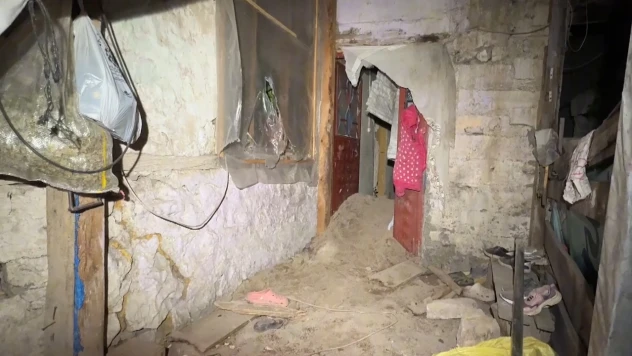 Toprak evin enkazından yaralıları çıkaran mahalle sakini yaşadıklarını anlattı