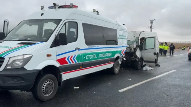 Trafik kazasında 2 asker şehit oldu, 1 kişi öldü