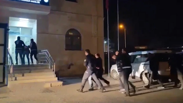 Trafikte tartıştıkları sürücüyü darbedenler tutuklandı