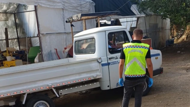 Traktörle kamyonetin arasında can verdi