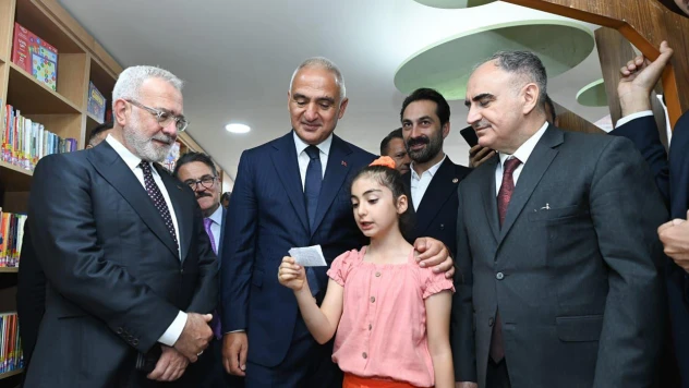 Türkiye'nin en büyük kütüphanelerinden biri daha açıldı