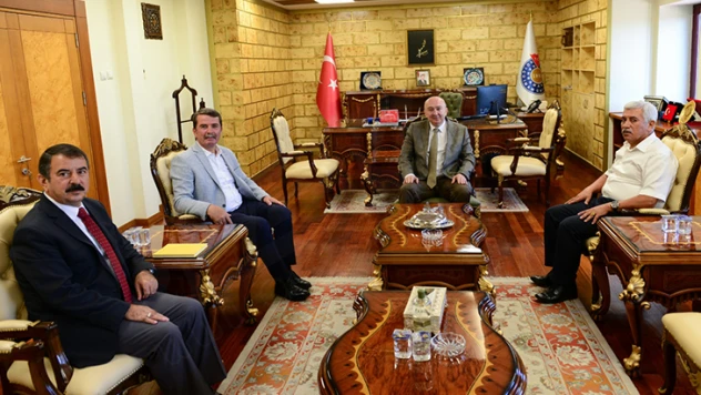Türkoğlu Belediye Başkanı Okumuş'tan Rektör Yasım'a ziyaret