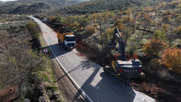 Türkoğlu kırsalında bir grup yolunun daha ulaşımı iyileştiriliyor