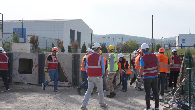 Türkoğlu'nda MEB AKUB ekibine depremde arama kurtarma eğitimi