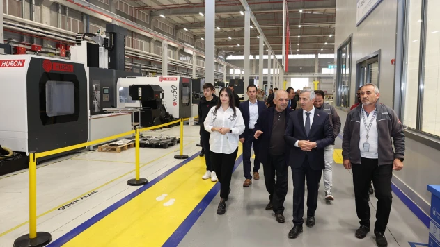 TUSAŞ'ın Türkoğlu üretim tesisine Vali Ünlüer'den inceleme ziyareti