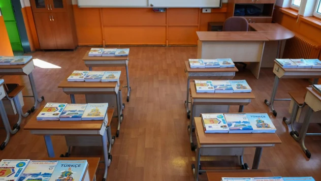 Ücretsiz ders kitapları, sıralardaki yerini almaya başladı