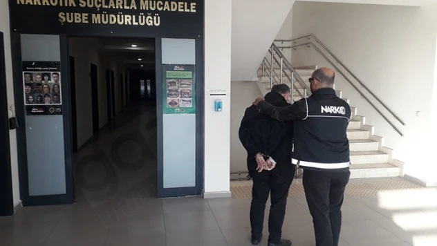 Uyuşturucu satarken suçüstü yakalandı