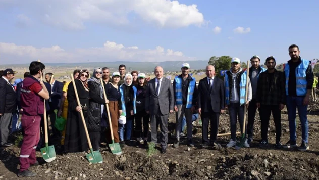Vali Coşkun: Sadece tek bir fidan dikerek Türkiye Yüzyılına Nefes olabilirsiniz