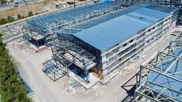 Vali Ünlüer, Kahramanmaraş'ta devam eden hastane inşaatlarını inceledi