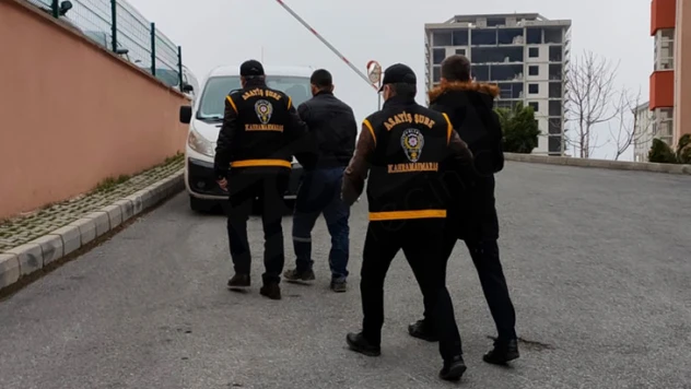 Yağma ve cinsel istismar suçundan aranan 2 kişi yakalandı