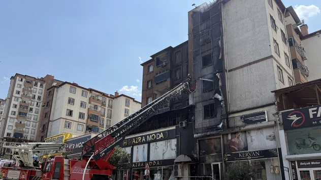 Yangın çıkan binada bulunan 23 kişi dumandan etkilendi