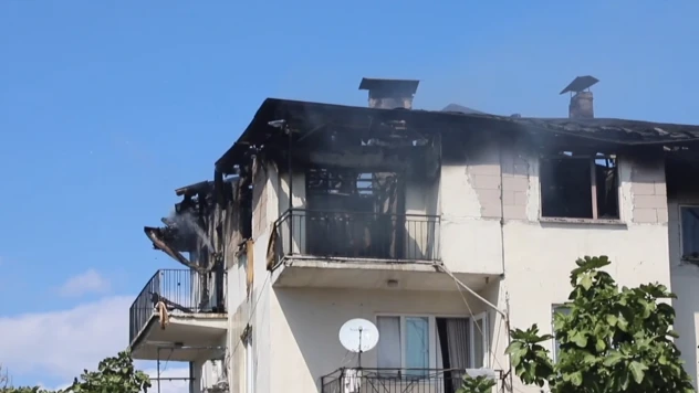 Yangında çocuklarını kurtarmaya çalışan anne yaralandı