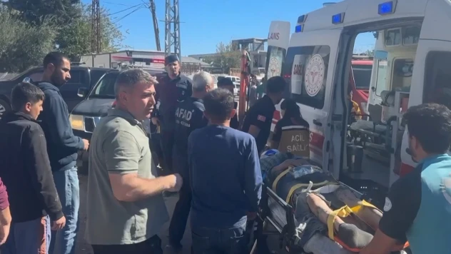 Yapımı süren camide 6 işçi göçük altında kaldı