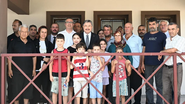 Yapımı tamamlanan 26 köy evi depremzedelere teslim edildi