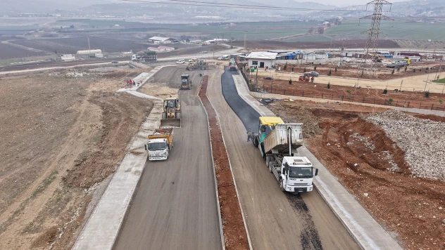 Yeni yurtlar için yol inşa ediliyor