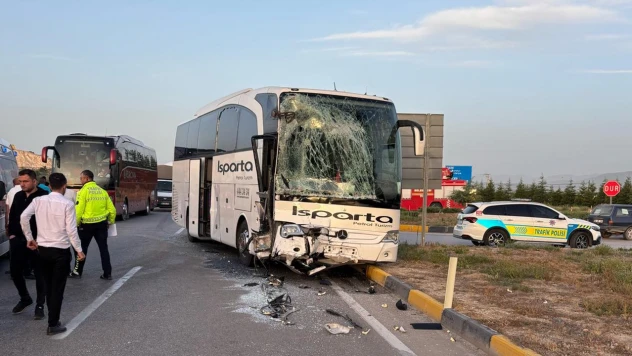 Yolcu otobüsü ile tur otobüsünün çarpıştı! 27 kişi yaralandı