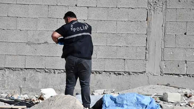 Yüksekten düşen genç hayatını kaybetti