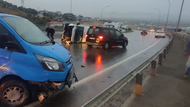 Kahramanmaraş'ta 9 araç zincirleme kazaya karıştı