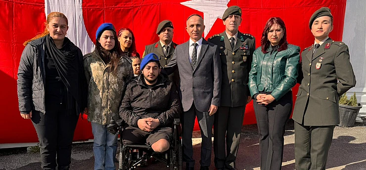 Afetzede Beliz Aydın, kendisine parka veren Albayla buluştu