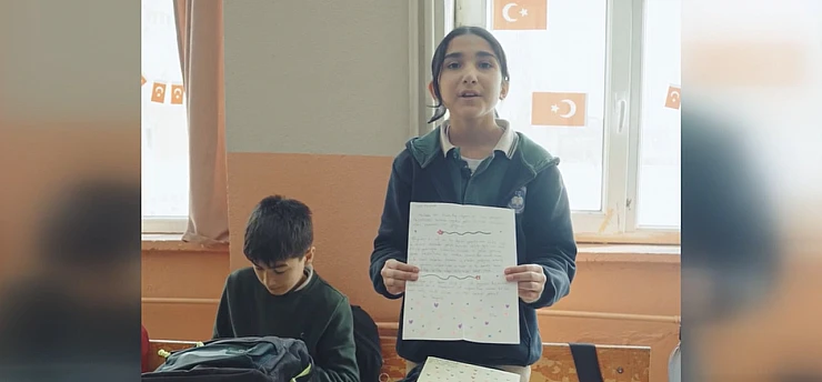 Ağrılı öğrenciler depremden etkilenen arkadaşlarına mektup gönderdi