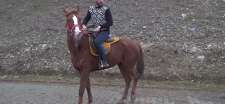 Dede yadigarı atçılığı yaşatmak için çiftlik kurdu