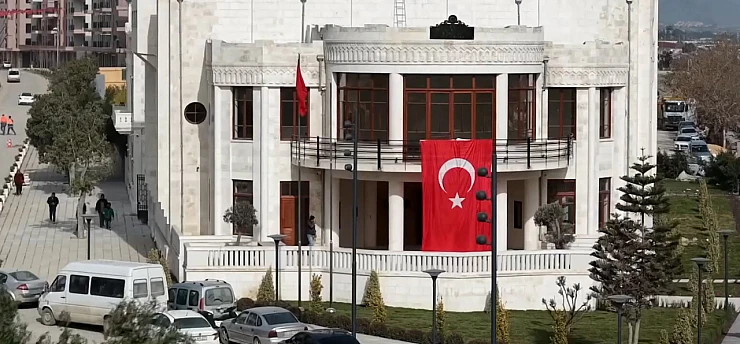 Depremde zarar gören simge yapılar aslına uygun şekilde ayağa kaldırıldı