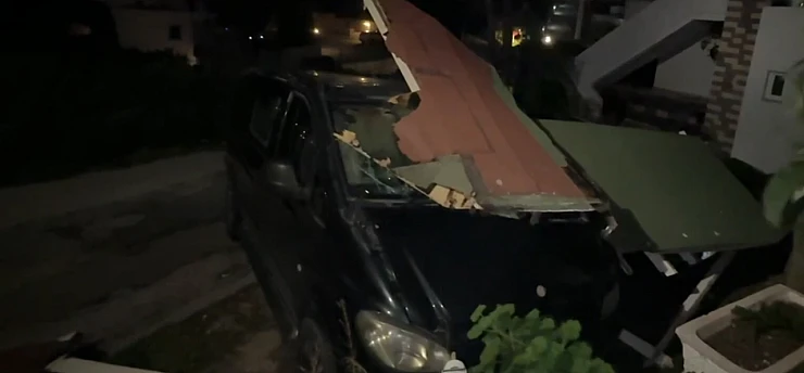 Fırtına ve sağanak hayatı felç etti