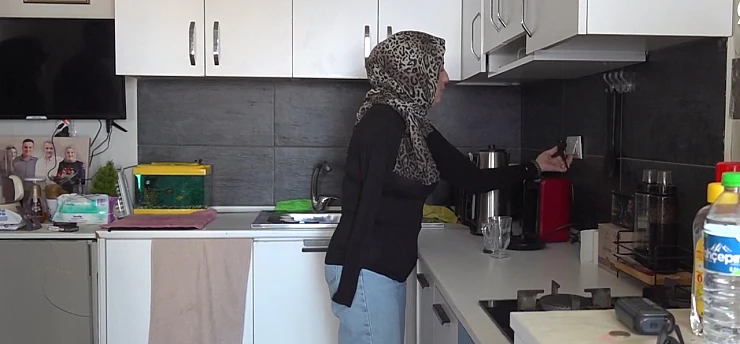 İki bacağı ve bir kolunu kaybeden depremzede kadın pes etmedi