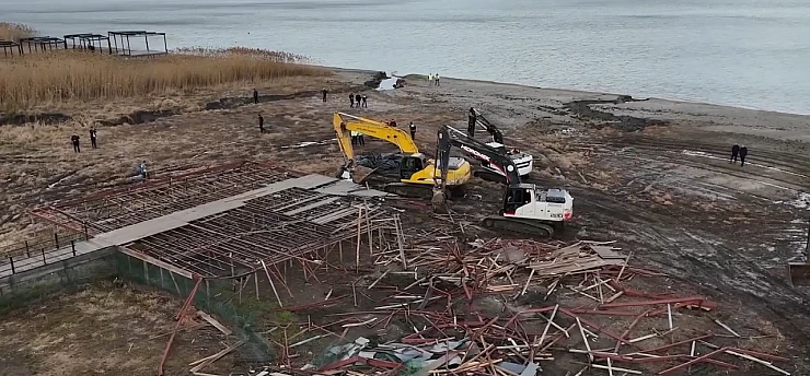 Sapanca Gölü kıyısındaki kaçak yapı 89 iskele kaldırıldı
