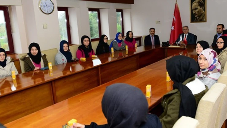 Ortaokulu Öğrencilerinden Rektör Can'a Ziyaret!