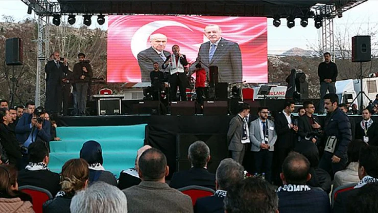 Ünal, önce Elbistan'da sonra Göksun'da seçmenlere hitap etti!