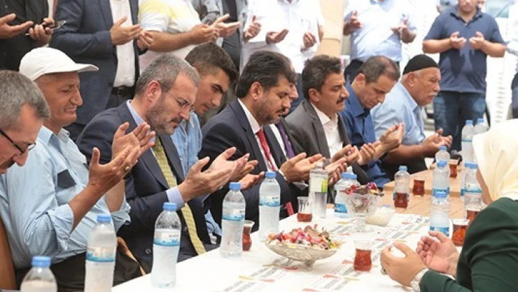 Mahir Ünal'dan şehit ailesine taziye ziyareti!