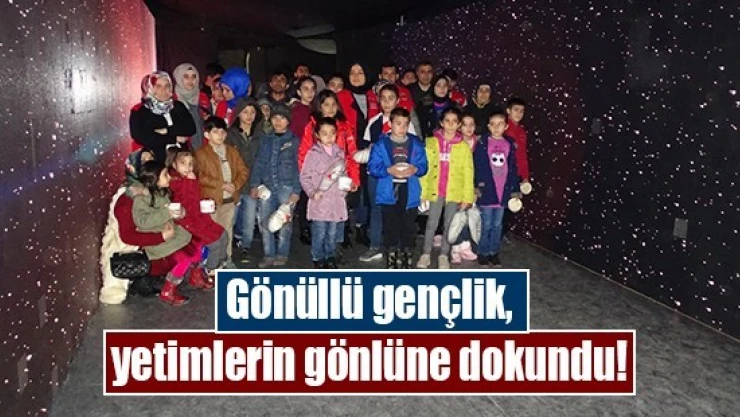 Gönüllü gençlik, yetimlerin gönlüne dokundu!