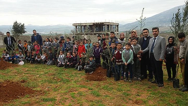 Kahramanmaraş'ta çocuklar, fidanları ile büyüyecek!