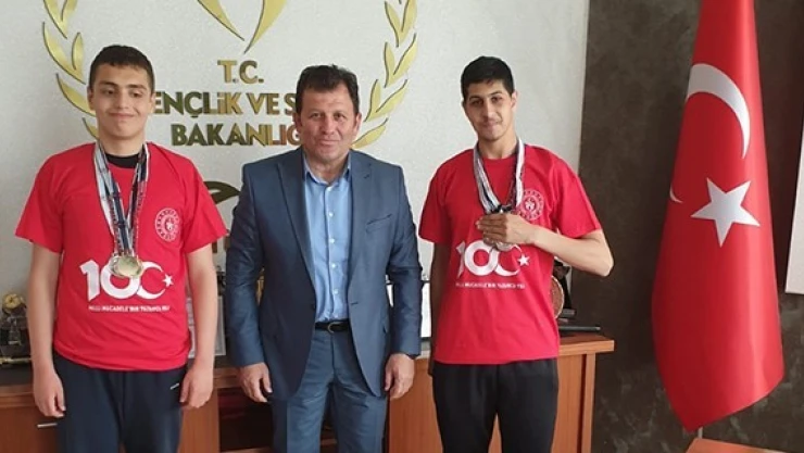 Altın madalyalı Kahramanmaraşlı sporculardan Kabakcı'ya ziyaret!