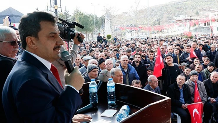 Taşhan, sevgisi Türkoğlu'nda meydana sığmadı