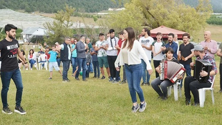 Çerkezler yaz şenliğinde buluştu!
