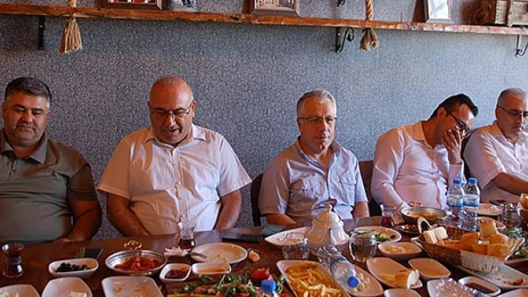 Afşin'de avukatlar kahvaltıda buluştu