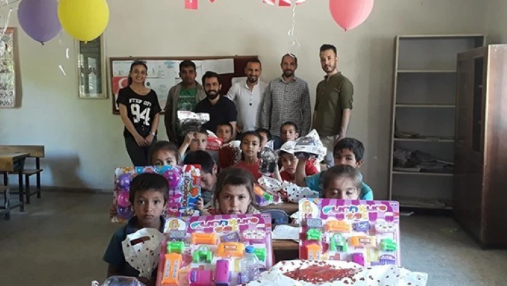 Kahramanmaraş'ta köy çocuklarına bayram hediyesi